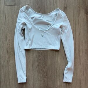 Aritzia TNA Action White Long Sleeve Workout Crop Top